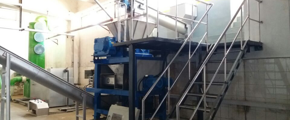 Integrated Industrial Shredder And Dewatering Squeezer Machine